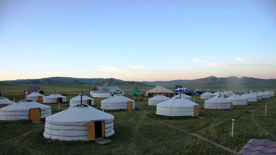Bei Morgendämmerung, Urguu Ger Camp, Amarbayasgalant Kloster, Mongolei Rundreise